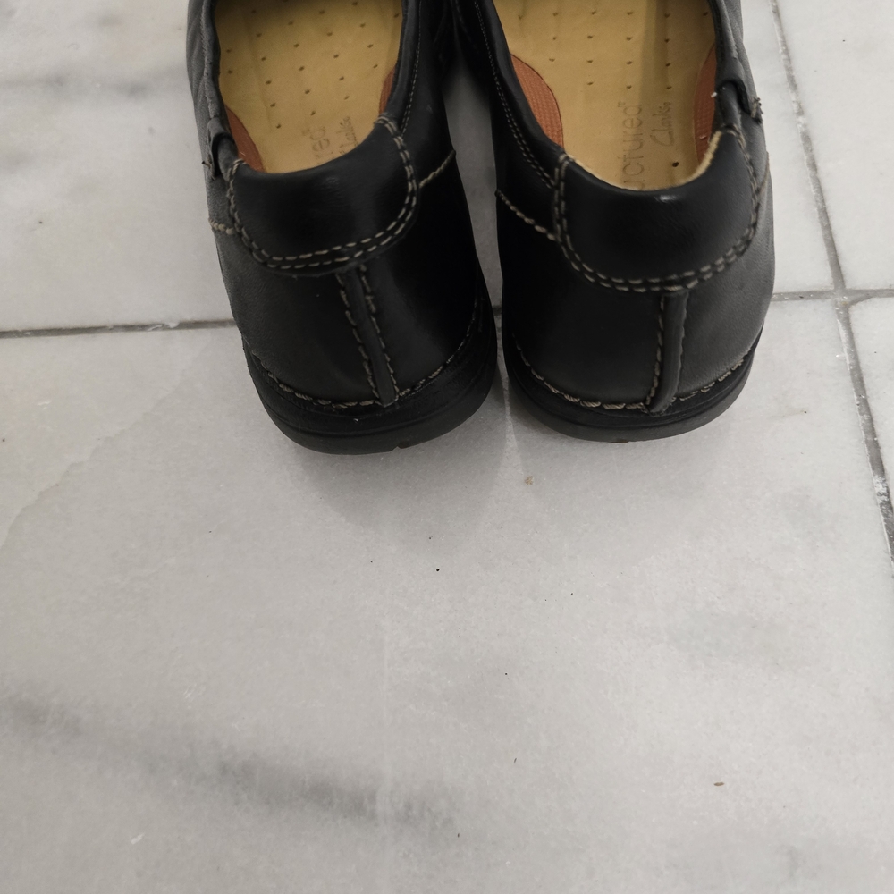 Clarks Women's Black Leather Flats - Picture 3 of 5